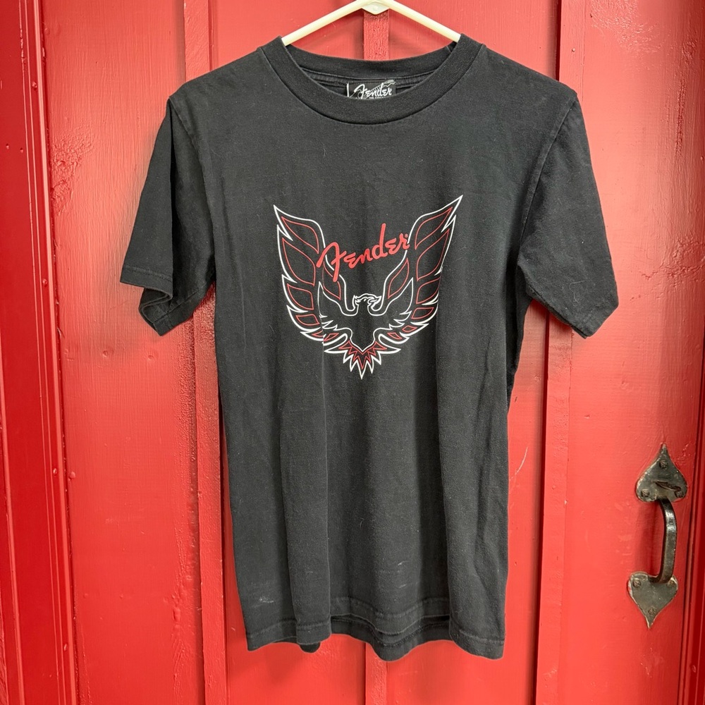 DaVinci Black Short-Sleeve Graphic Tee with Red Accent